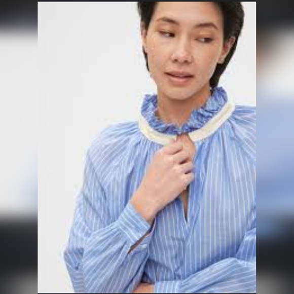 New w/Tags Gap Ruffle Top Size Small - Picture 4 of 10